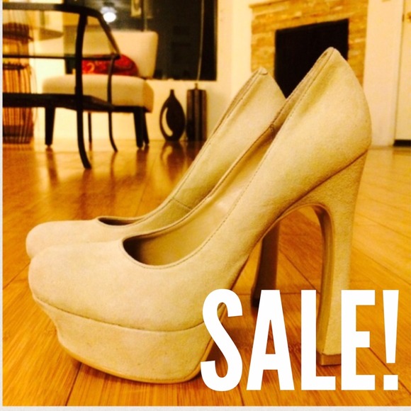 🎉SALE🎉 BEIGE SUEDE HEELS