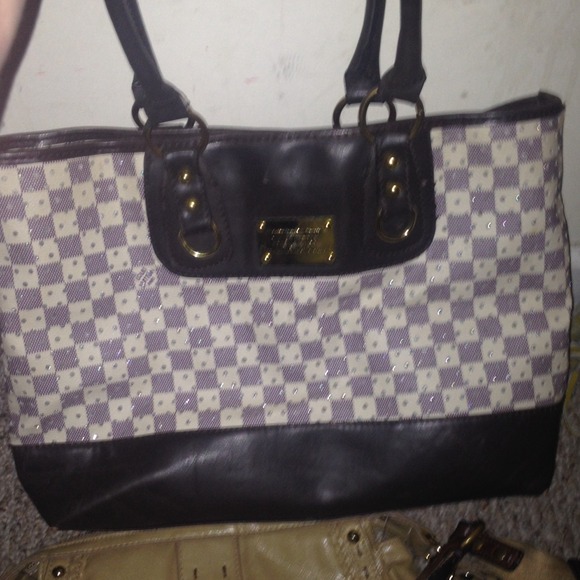 Assorted handbags - Picture 4 of 4