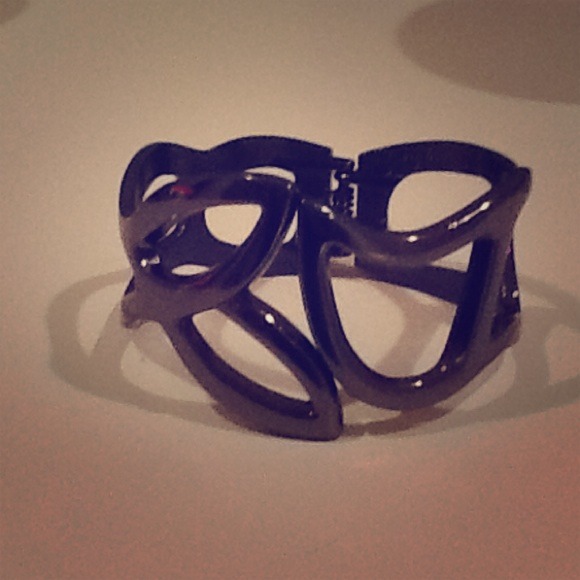 Bracelet - Picture 1 of 2