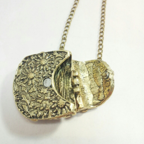 Bundle for Lisa Marie's 41 - Picture 2 of 3