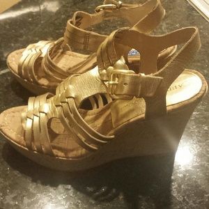 Golden wedges corked. .