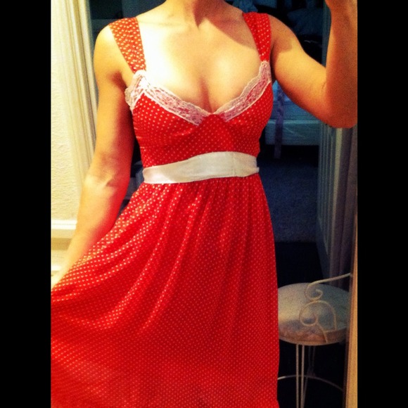 Pin up red polka dot dress!