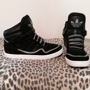 Black Adidas sz M8