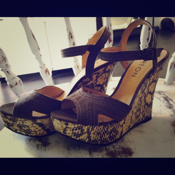 Brand new suede/snake wedge!