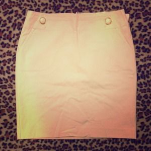 Banana Republic cream colored skirt w pockets