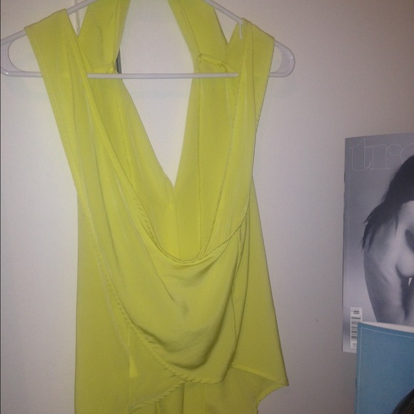 Cross Open back Top - Picture 2 of 3