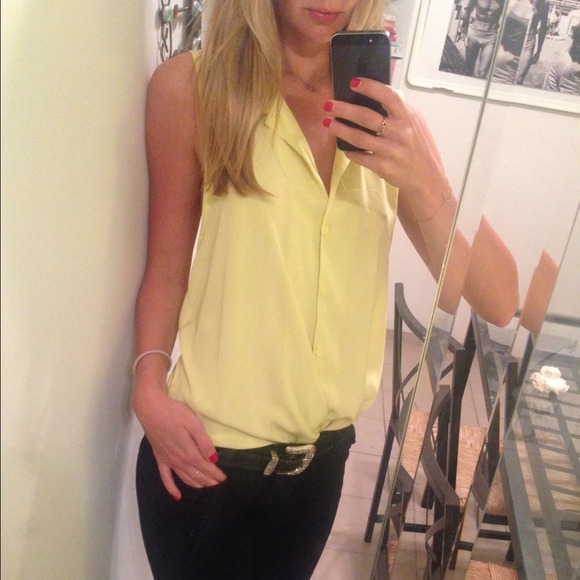 Cross Open back Top - Picture 3 of 3