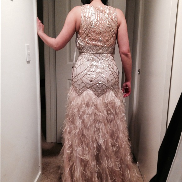 Sue Wong Champagne Silver Gold
Sequin Feather - Picture 2 of 4