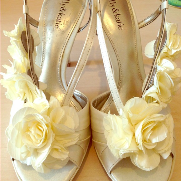 NEW Ivory Floral Satin Heels