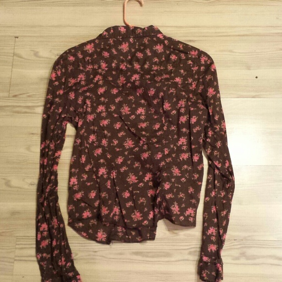 Scrunched Fit Large Button Up - Picture 4 of 4