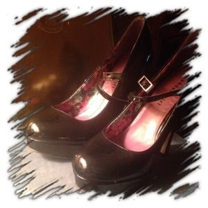 Brand new black pumps