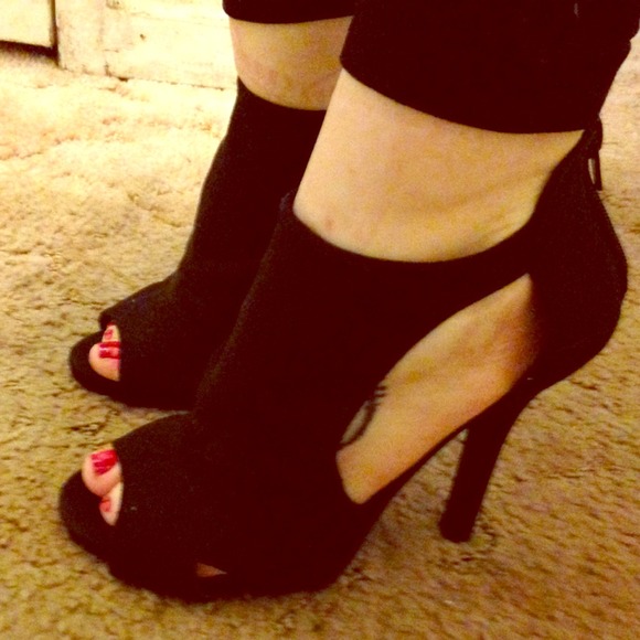 Delicious Cut out heels