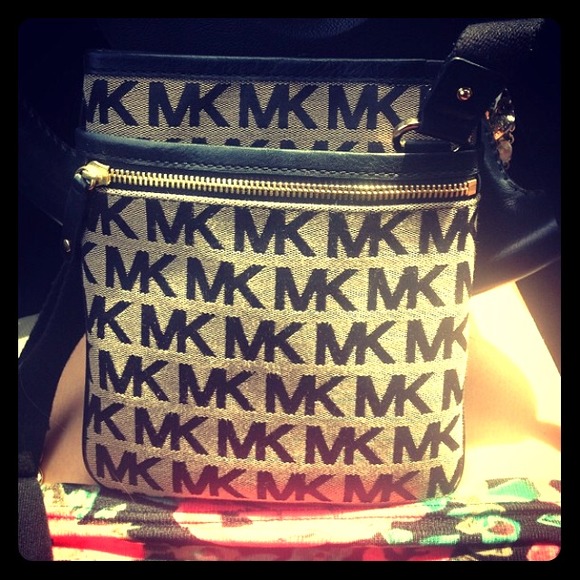 Michael Kors cross body!