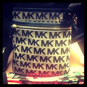 Michael Kors cross body!