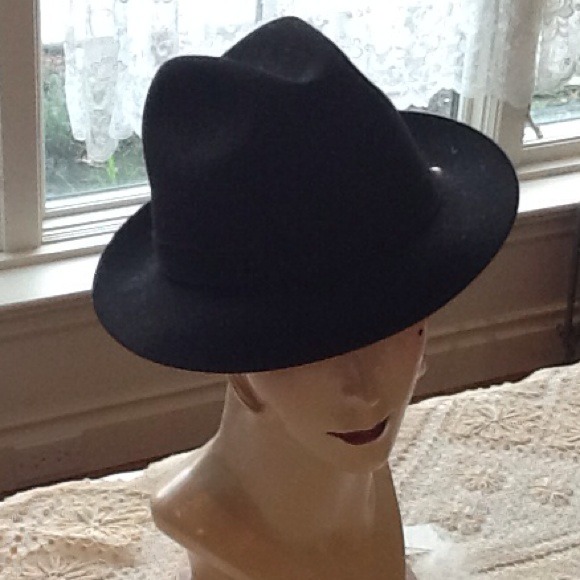 HOLD 1940\'s Schiaparelli Fedora . . . Incredible!