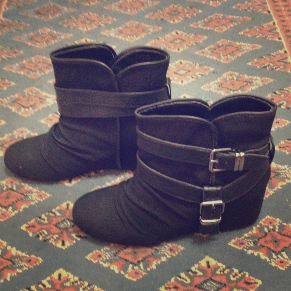 Aldo Elyta wedge boot