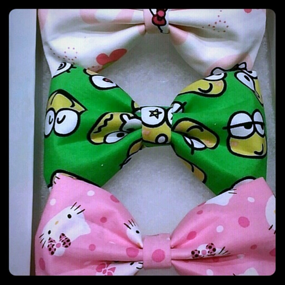 Sanrio Bow Set - Picture 1 of 3