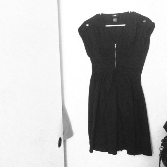 H&M black dress . Size 4 slim cut .