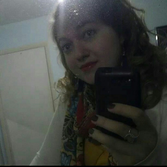 MEET THE POSHER-CURATIONISTA - Picture 3 of 3