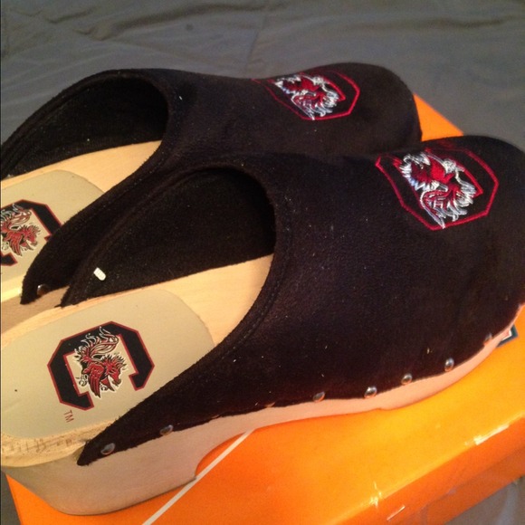 Collegiate Clogs - Picture 2 of 4