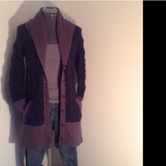 *****SOLD*****FREE PEOPLE SWEATER*****