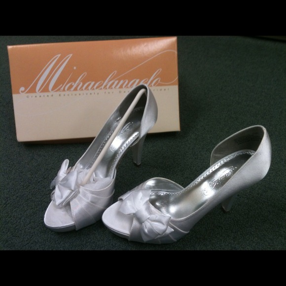 NIB Michaelangelo Heels - Picture 1 of 2
