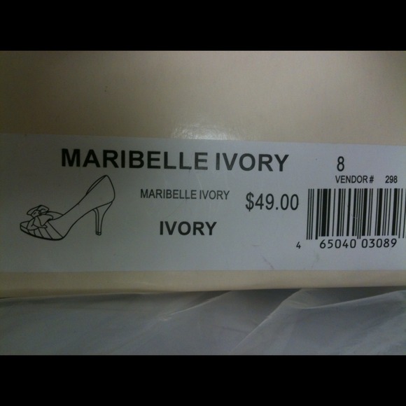 NIB Michaelangelo Heels - Picture 2 of 2