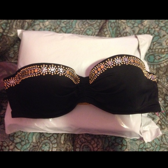 Victoria Secret 32B bathing suit top bikini