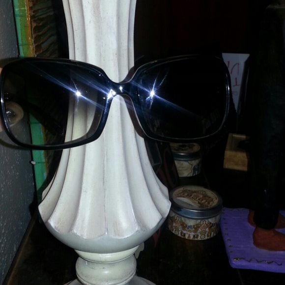 Oliver peoples 100 authen sunnie CLEARANCE!! - Picture 2 of 4