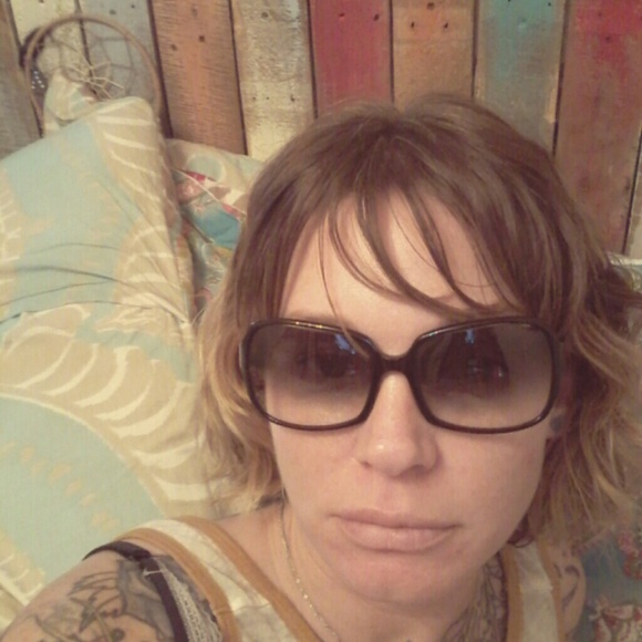 Oliver peoples 100 authen sunnie CLEARANCE!! - Picture 4 of 4