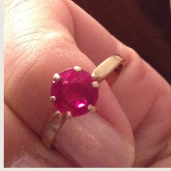 Ruby ring 10kt gold - Picture 3 of 3