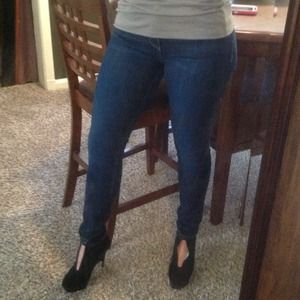 *SALE 3/12* $85 True Religion Dark Skinny Sz 28