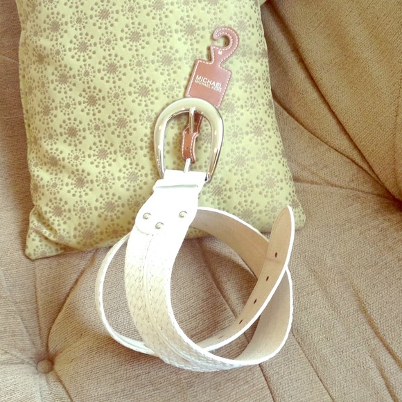 Michael Kors Vanilla Leather Belt NWT M