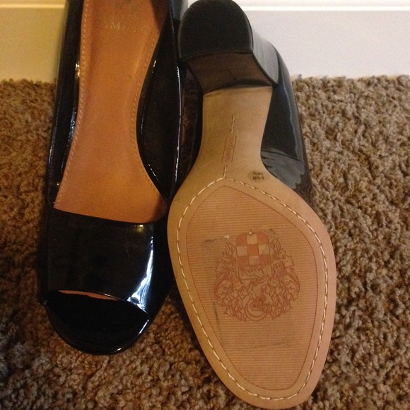 Vince Camuto Peep Toe Heels, size 8.5 - Picture 3 of 3