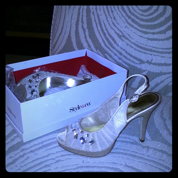 Style&co. 3 1/2 inch