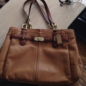 Coach Chelsea Leather Jayden Carryall.