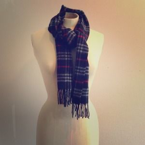 Burberry scarf 100% lambs wool!