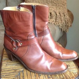 Frye All Leather Short Boot W/Inside Zipper 🌹