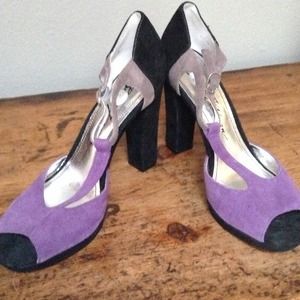 8.5M Beverly Feldman color block suede sandals