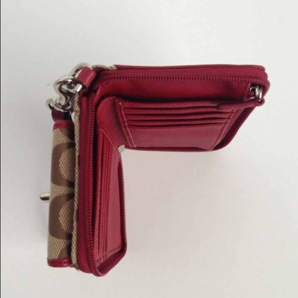 🚫Sold🚫 Coach khaki/black cherry wallet/clutch - Picture 4 of 4