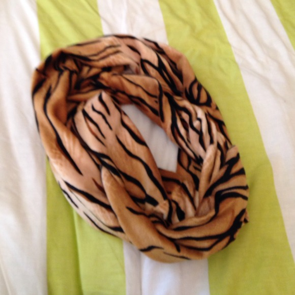 Animal print fur scarf