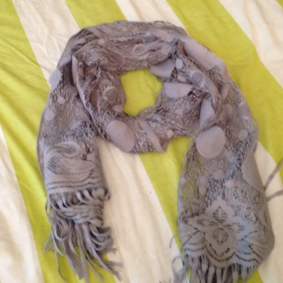 Gray lace scarf