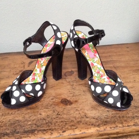 Darling 9M Betsy Johnson polka dot peep toes