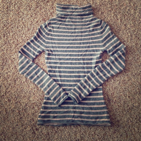 Old Navy Cashmere sweater