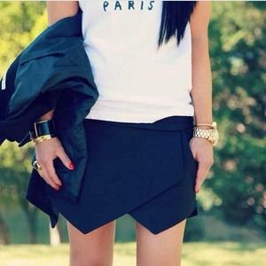 Famous asymmetric Skort🔥