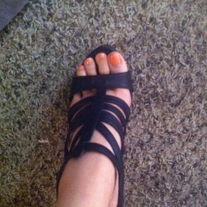 Sise 7 ! 😊 5 in heels 💁