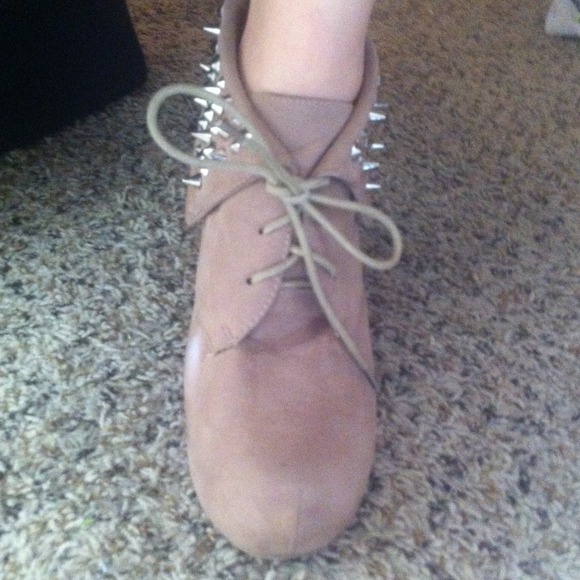 Tan wedges with gold studs