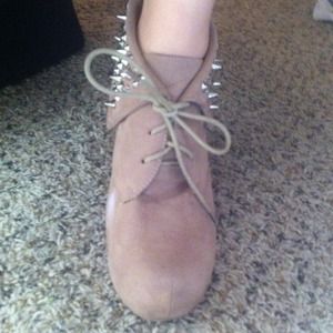 Tan wedges with gold studs