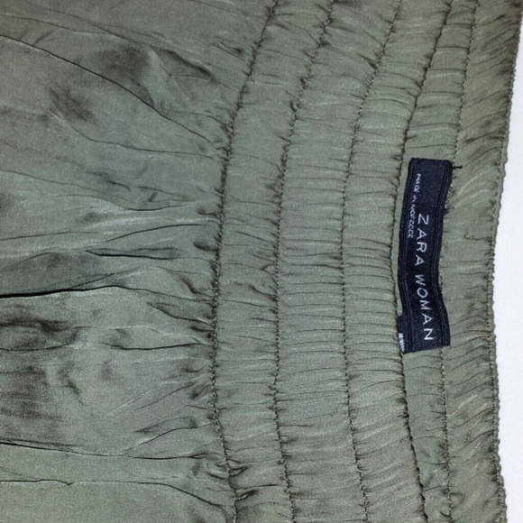 Shorts - Picture 2 of 4