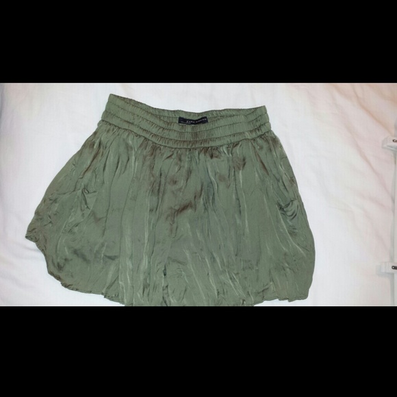 Shorts - Picture 3 of 4